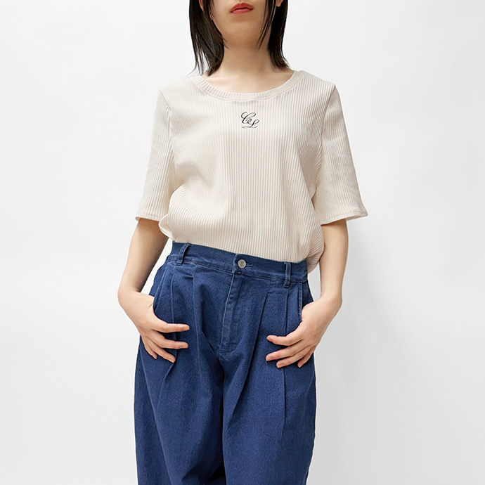 カットソー Tシャツ トップス 半袖 大きいサイズ ビッグサイズ ショート丈 クルーネック リブ 刺繍ロゴ 伸縮性 レディース 送料無料 |  | 01