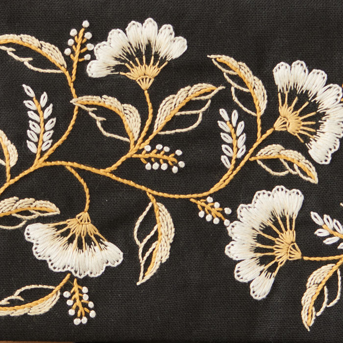 戸塚刺繍キット ARABESQUE ジップポーチ2 | 戸塚刺しゅう 刺繍キット
