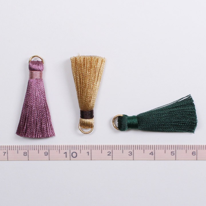 いちごパフェ☆様✨ハンドメイドハートチャームタッセル　ハート部分約8×5cm いちごチャーム 苺チャーム イチゴチャーム 樹脂 約8×11.5mm