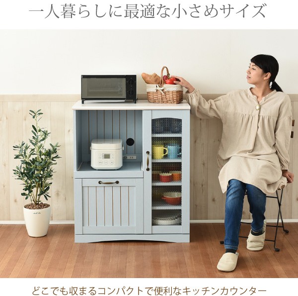 ホワイト 食器棚 ガラス扉付き（ポットやレンジ、炊飯器は付い