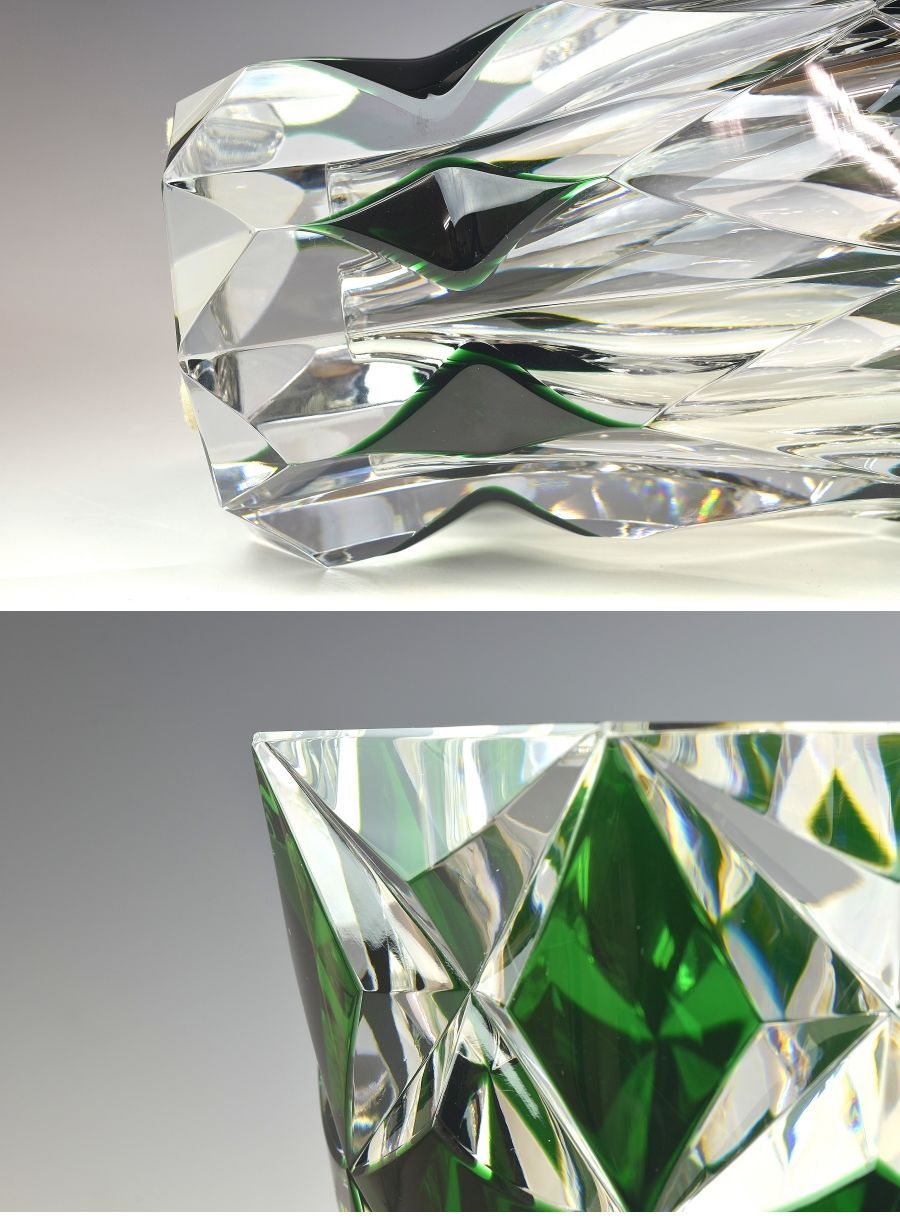 得価フランスガラス工芸　サンルイ　ＳＡＩＮＴ　ＬＯＵＩＳ　グリーン被せ八角花瓶　高さ２５， ３ｃｍ　本物保証　Ｆ１６７１ 工芸ガラス