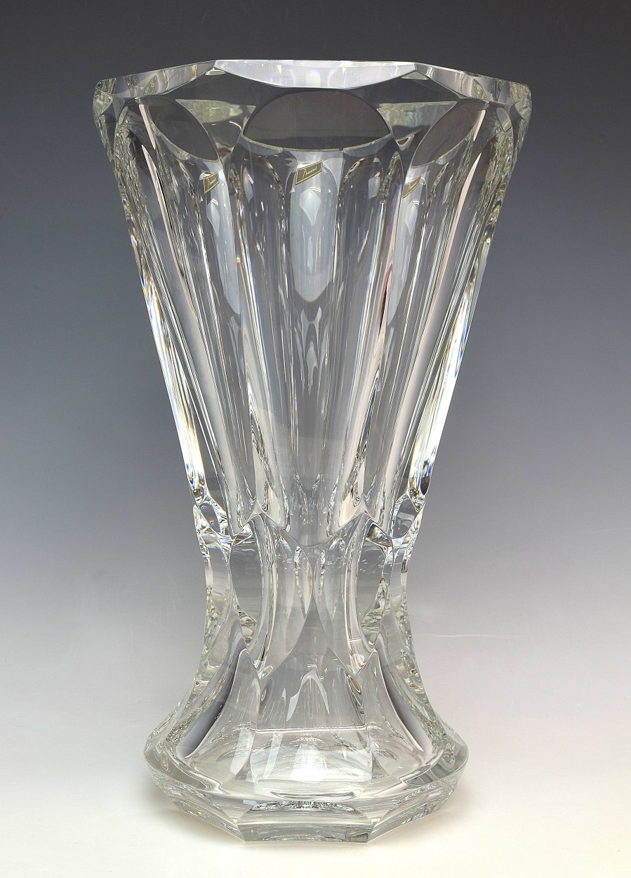 高評価得価バカラ　Ｂaccarat フラワーベース　大型花瓶　高さ３９， ２ｃｍ　重量１１， ７ｋｇ　廃盤品　本物保証　Ｇ１７６１ 工芸ガラス