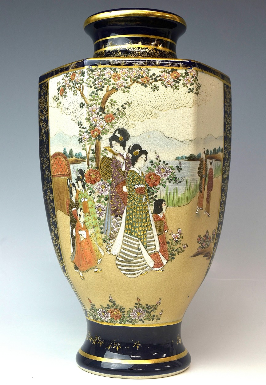 買い付け明治時代　薩摩焼　輝山造　瑠璃地美人図花瓶　高さ２９ｃｍ　本物保証　Ｈ１７１１ 薩摩
