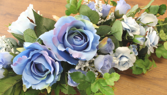 造花 横長の青いバラのスワッグ シルクフラワー 青い薔薇 壁掛け CT