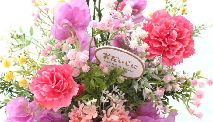 造花 カーネーションとミモザがかわいいソフトなお見舞いアレンジ
