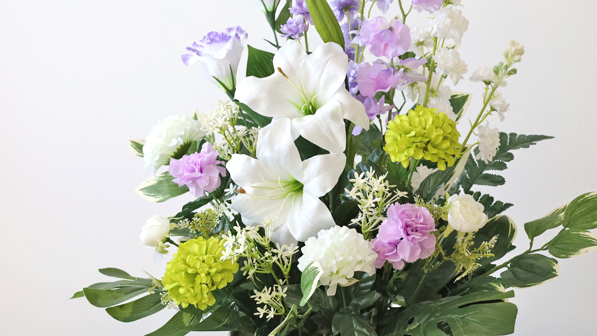 仏花 造花 藤色トルコキキョウと上品なカサブランカのお供えアレンジ