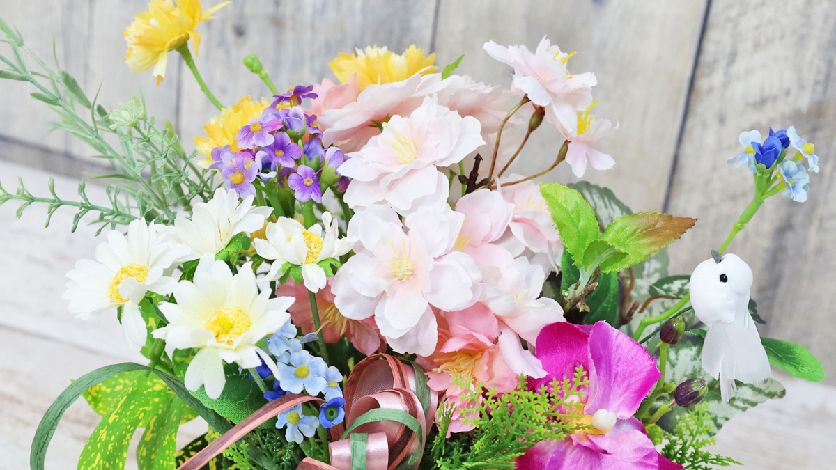 造花 ふんわりとした桜とスイートピーのスワッグアレンジ シルク