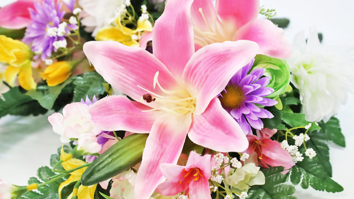 造花 仏花 ピンクのユリとデルフィニウムのパステルカラーの花束一対