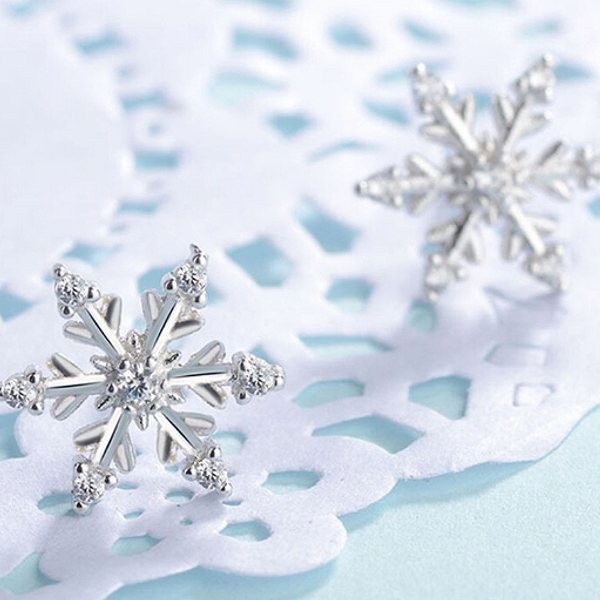 ピアス 雪 雪の結晶 キュービックジルコニア シルバー 一粒 レディース