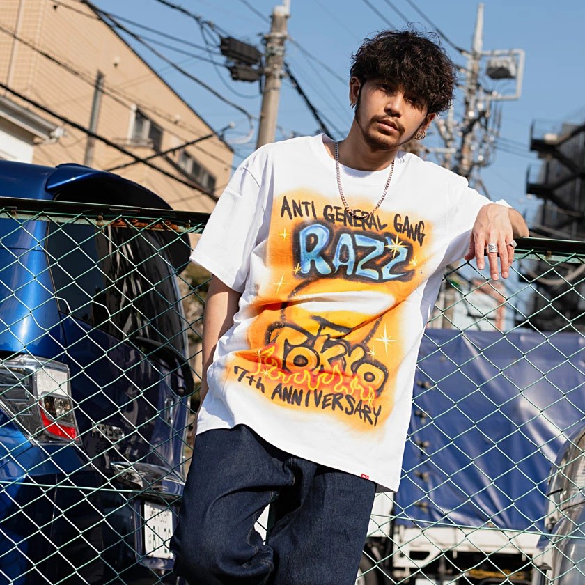 【ホワイト】ヴィンテージデザイン スプレープリント 半袖Tシャツ / オーバーサイズ ヴィンテージ加工カレッジロゴプリントオーバーサイズ半袖Tシャツ MONO
