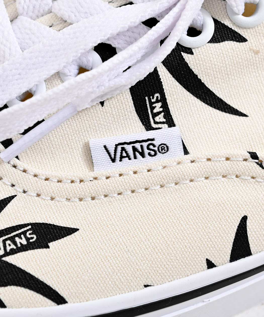 VANS（ヴァンズ） スニーカー メンズ オーセンティック リーフ柄