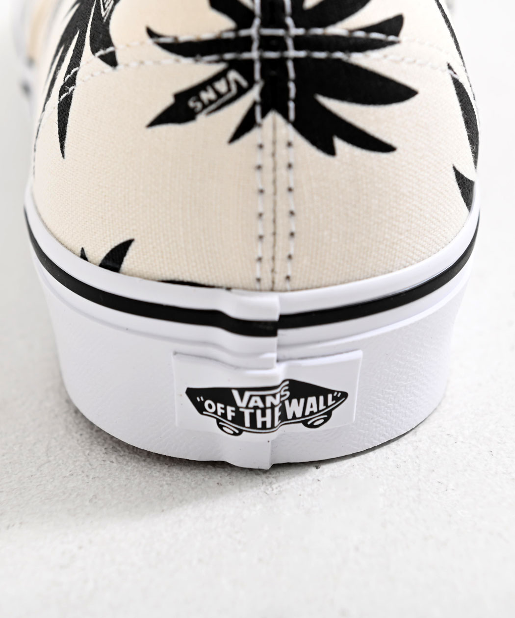 VANS（ヴァンズ） スニーカー メンズ オーセンティック リーフ柄
