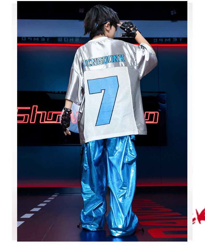 キッズダンス衣装 セットアップ 派手 キラキラTシャツ 銀 シルバー キッズダンス衣装 セットアップ 派手 キラキラTシャツ 銀 シルバー
