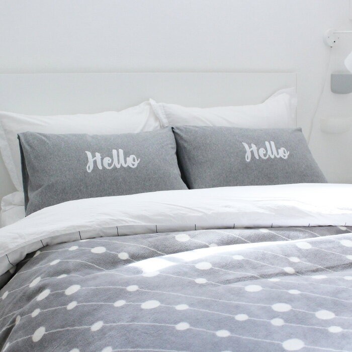 ピローカバー Hello パイル 刺繍 枕カバー : sisdesign MONOTONE