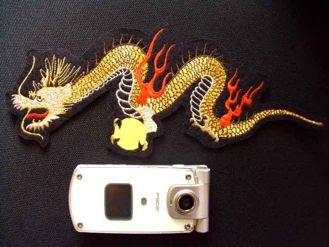 三線本体 赤茶色　ドラゴン刺繍付き 本格刺繍昇り龍ワッペン「黒」アイロン接着竜ドラゴン和柄