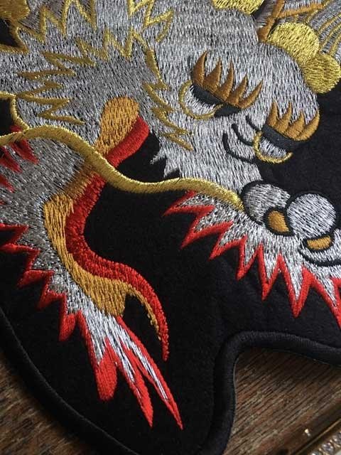 【極美品XL】ブラックアイパッチ スカジャン アーム刺繍 ドラゴン 龍 東京 キャラバスケット CharaBasket スカジャン サテン メンズ トラ