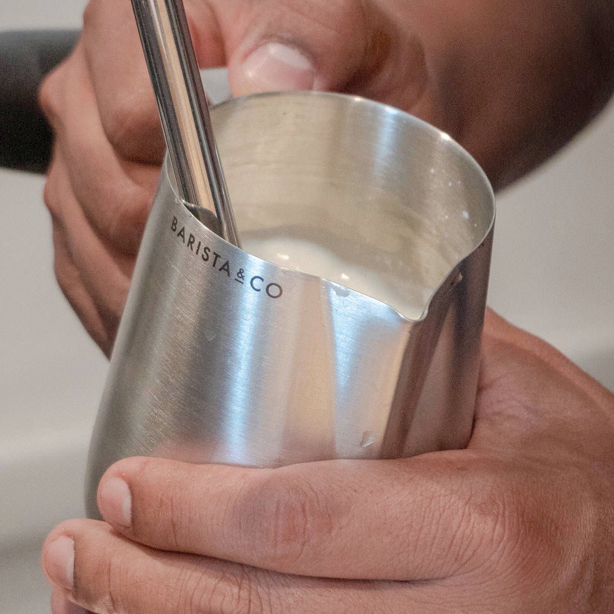 特典付き BARISTA&CO バリスタアンドコー バリスタプロミルクピッチャー 400ml Barista Pro Milk Pitcher （ バリスタ＆コー ミルクジャグ ラテアート ） | BARISTA & CO | 19