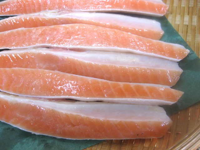 SALE／97%OFF】 銀鮭 甘塩 ハラス 1kg 袋入り 無添加の鮭 鮭、サーモン