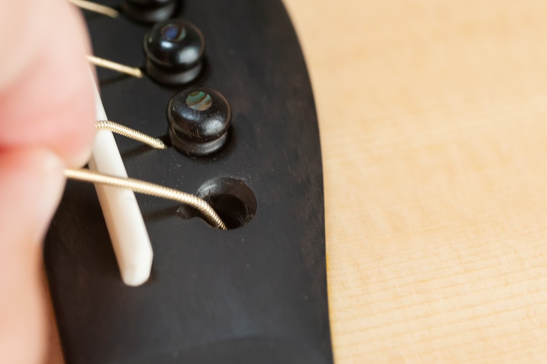 セール価格】ギター本来の音を引き出すブリッジピン ”AWESOME