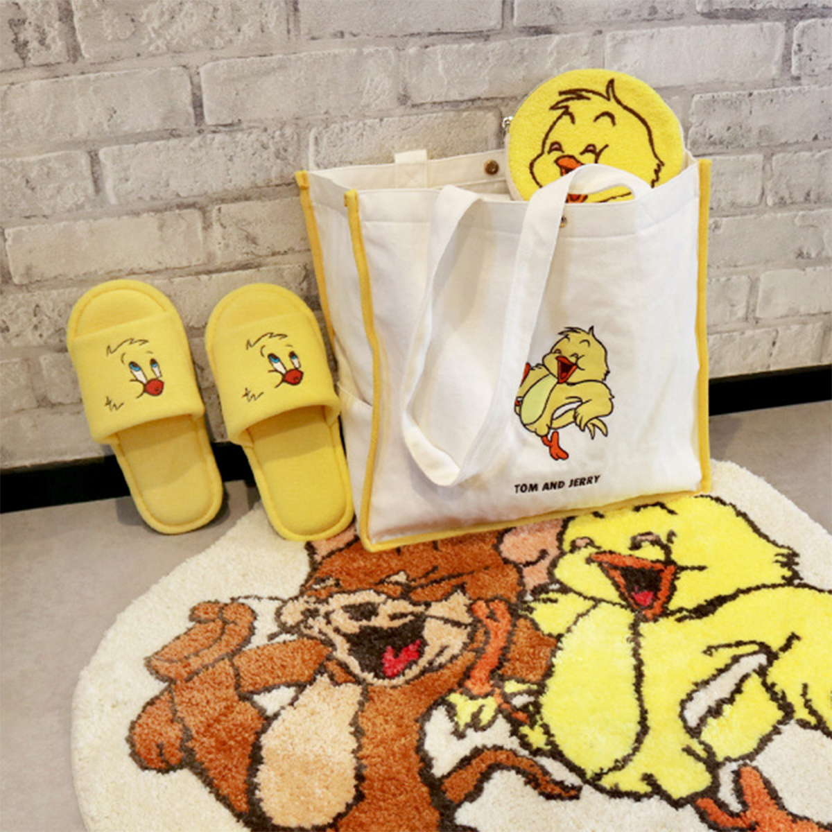 ☆新品☆レア　ラグ　輸入　トムとジェリー　可愛い　インテリア　オシャレ　アニメ ☆新品☆レア ラグ 輸入 トムとジェリー 可愛い インテリア