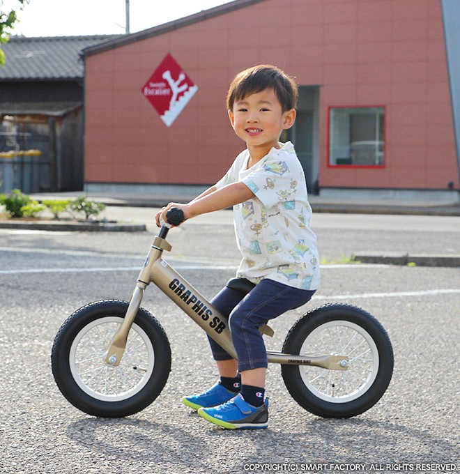 自転車に子供を置いて買い物