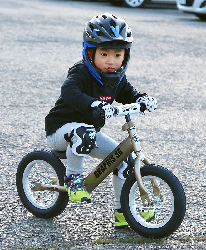 自転車に子供を置いて買い物