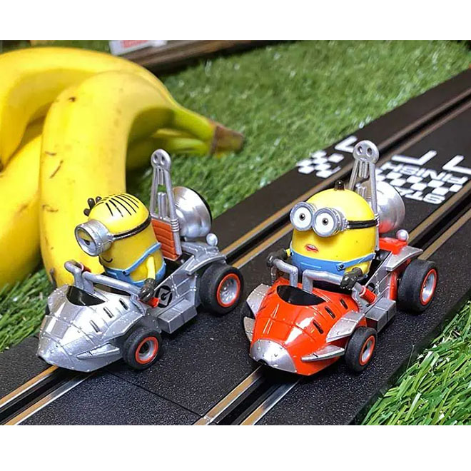Carrera GO!! ミニオンカートレーシング　スロットカー Amazon | Carrera GO!!! バッテリー駆動 1:43スケール スロット