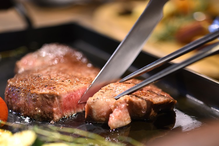 大人の鉄板 ステーキナイフ＆ミートフォーク オークス : SmartKitchen
