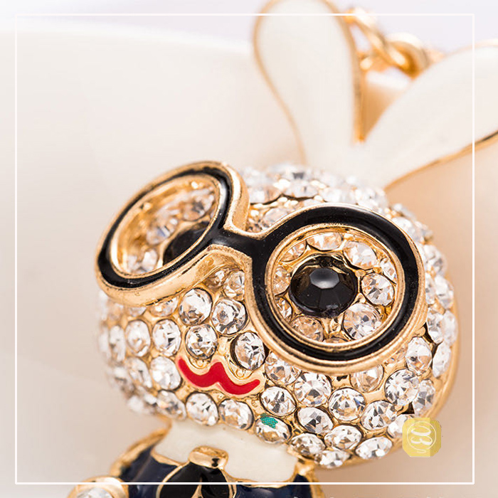 眼鏡兎 バッグチャーム ウサギモチーフ キラキラ 癒し系 可愛い