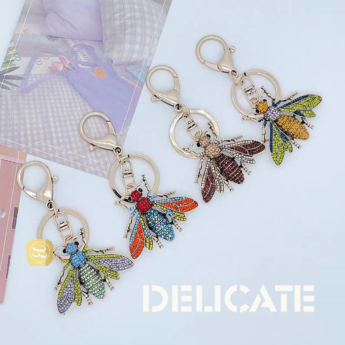 女性に人気なバッグチャーム キラキララインストーン ハチモチーフ