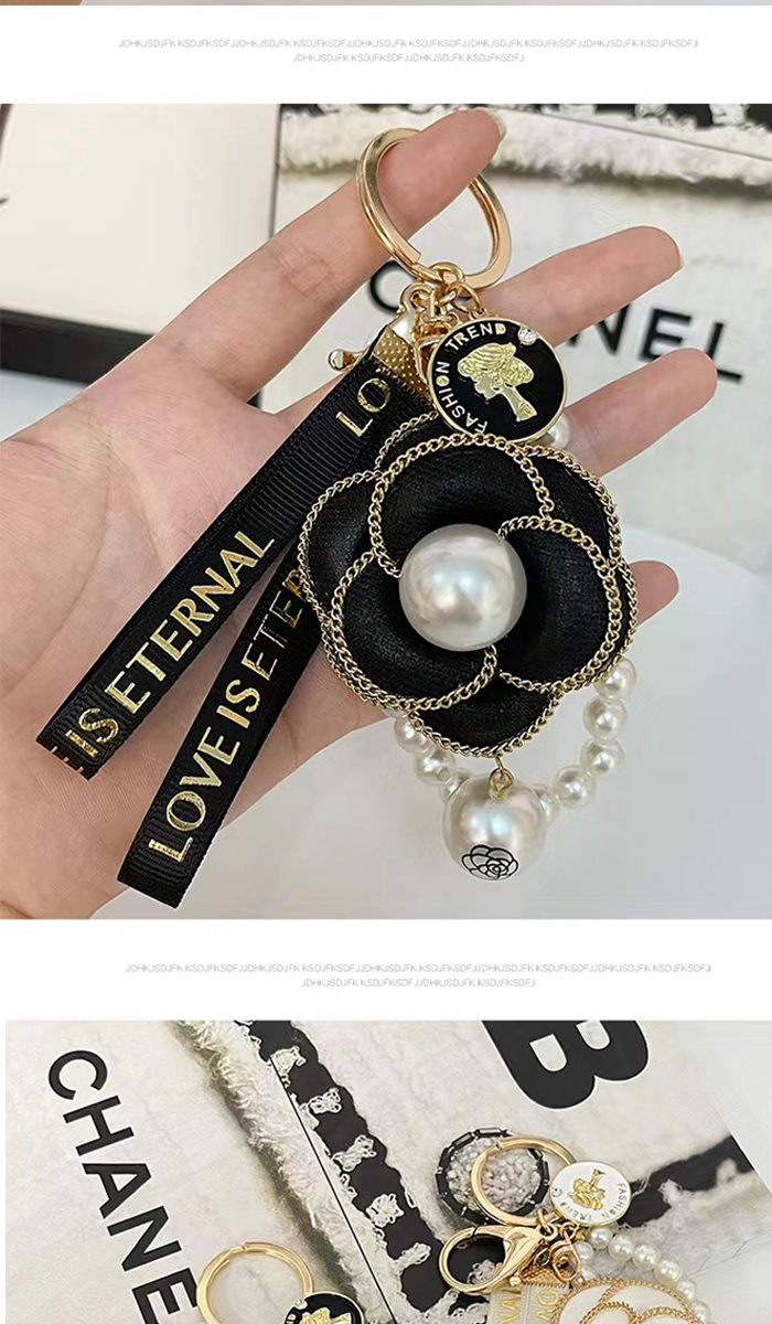 女性に人気なバッグチャーム カラフル花ビラ