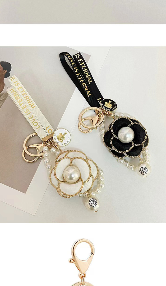 女性に人気なバッグチャーム カラフル花ビラ