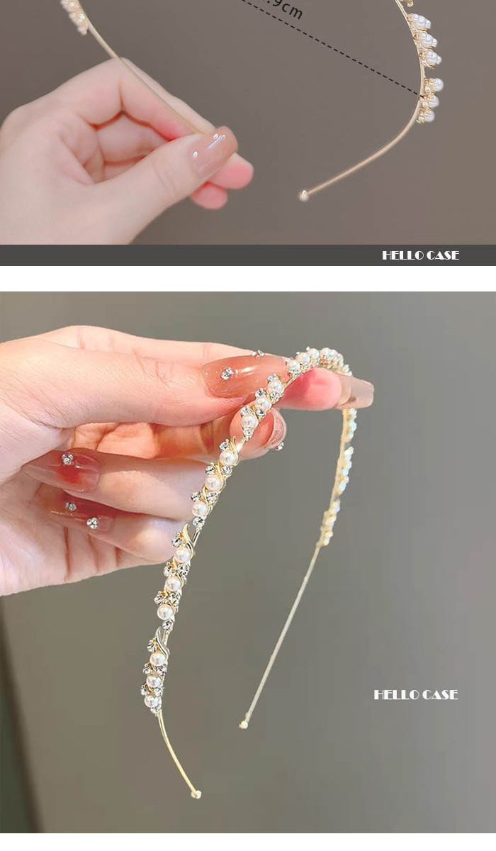 女性に人気なヘアアクセサリー　カチューシャ