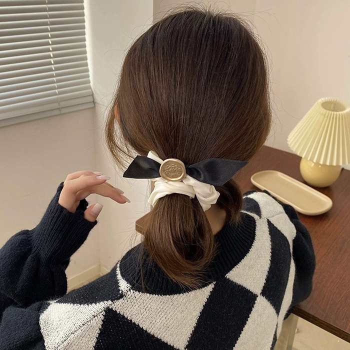 大人に人気なヘアアクセサリーシュシュヘアゴム