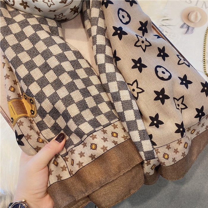 女性に人気なおしゃれスカーフ