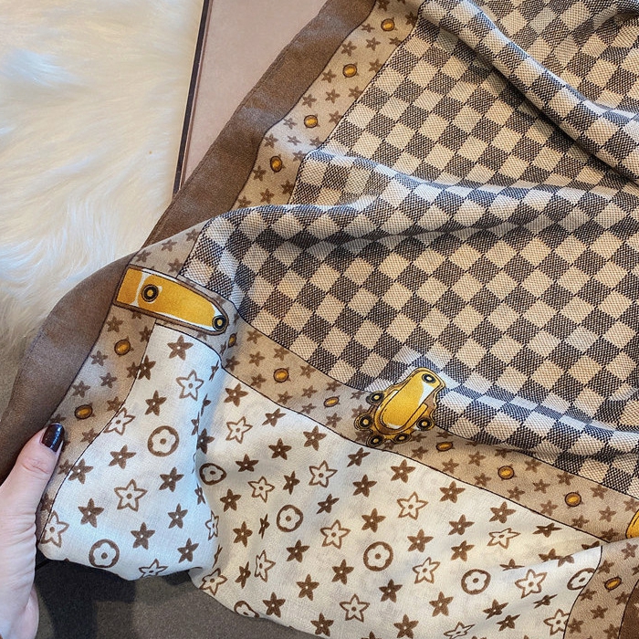 女性に人気なおしゃれスカーフ