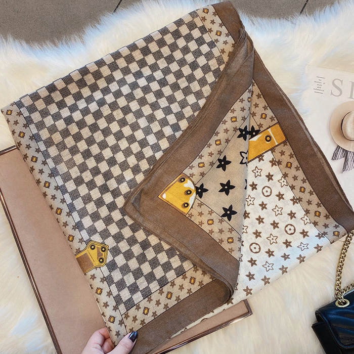 女性に人気なおしゃれスカーフ