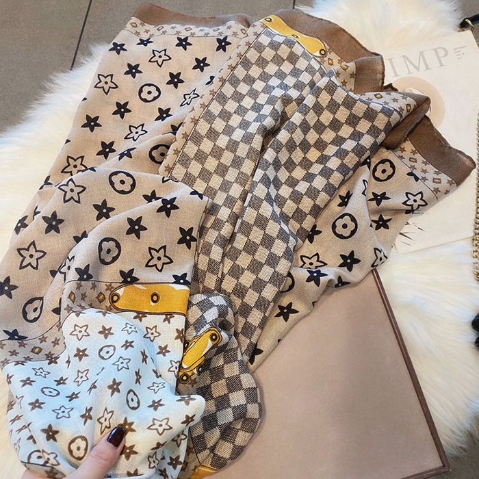 女性に人気なおしゃれスカーフ