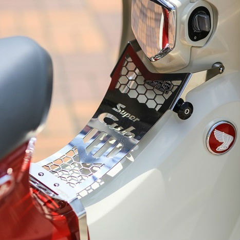 ホンダ（HONDA） スーパーカブC125用センターフェアリング クロム