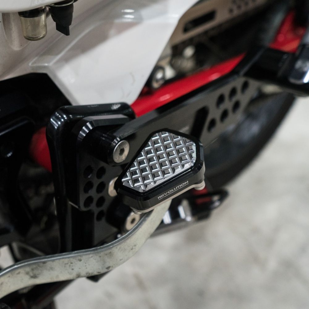 ハンターカブ CT125 純正　 シフトペダル・ブレーキペダルセット REVOLUTION ホンダハンターカブCT125用シフトペダル前後セット