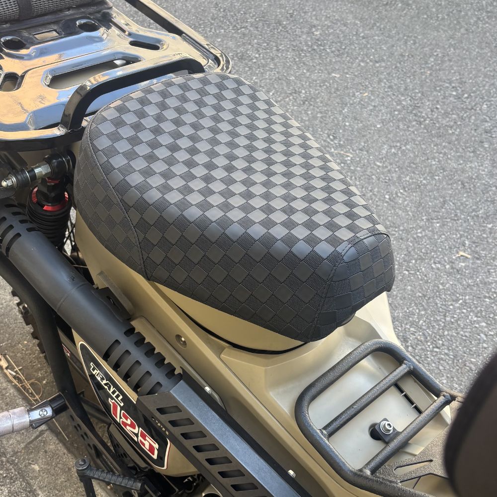 HONDA CT125 ハンターカブ レトロ カスタムシート チェッカーパターン