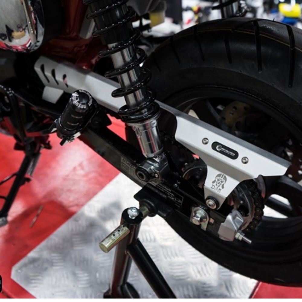 ホンダ ダックス125 チェーンカバー チェーンガード ST125 Revolution Chain Cover Guard For Honda  Dax125 ST125 :revo-dax-chain-guard:SmartSmokers - 通販 - Yahoo!ショッピング