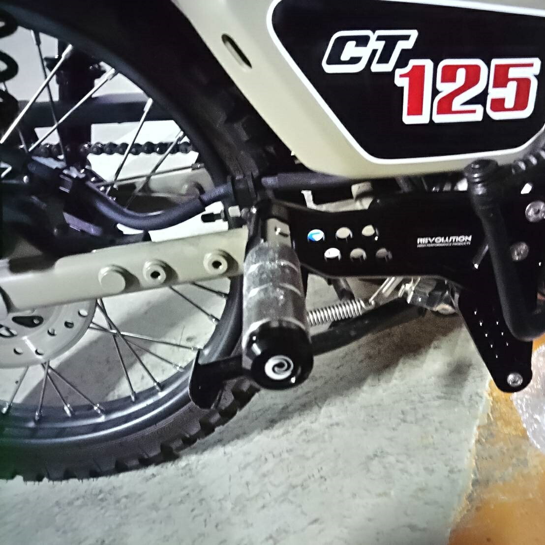 ホンダハンターカブCT125ボディ取り付け型後部座席用ステップ/Revolution Honda CT125  RearPassengerFootRest Pegsリアパッセンジャーフットレスト JA55 :ct125-revolution-foot-rest:SmartSmokers  - 通販 - Yahoo!ショッピング