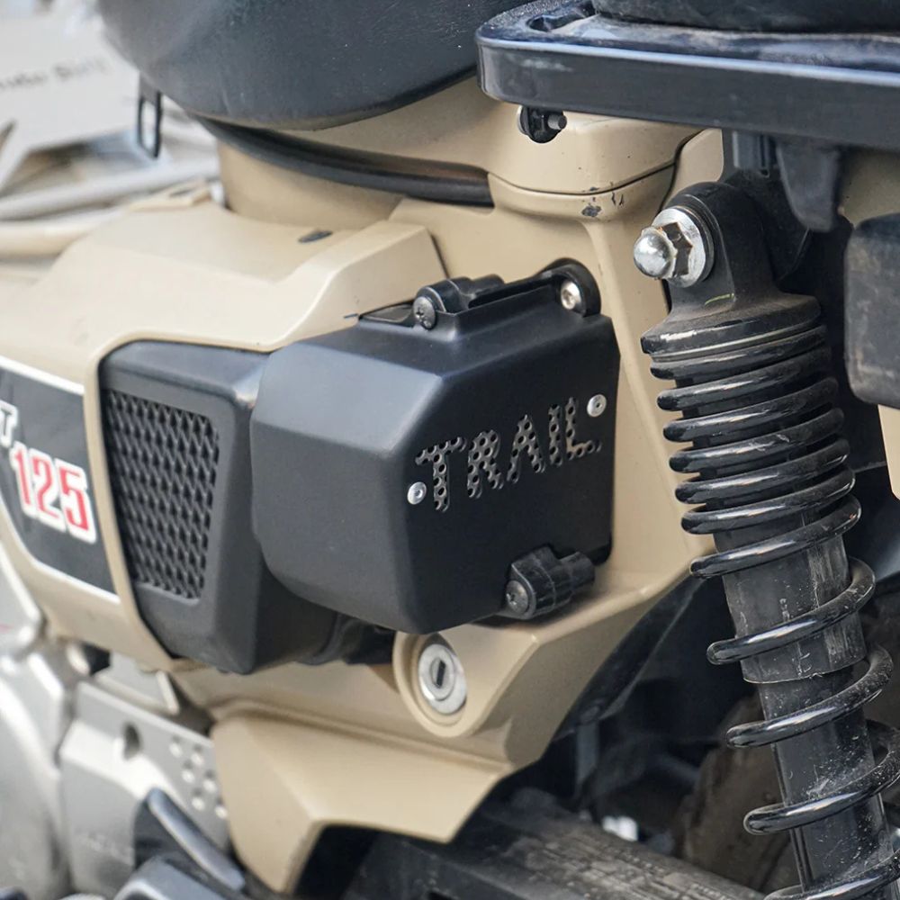 CT125ハンターカブ、エアフィルター・覗き窓・LED照明・フィギア付きカバー ホンダ（HONDA） MAXNUS CT125 ハンターカブ エアフィルターカバー