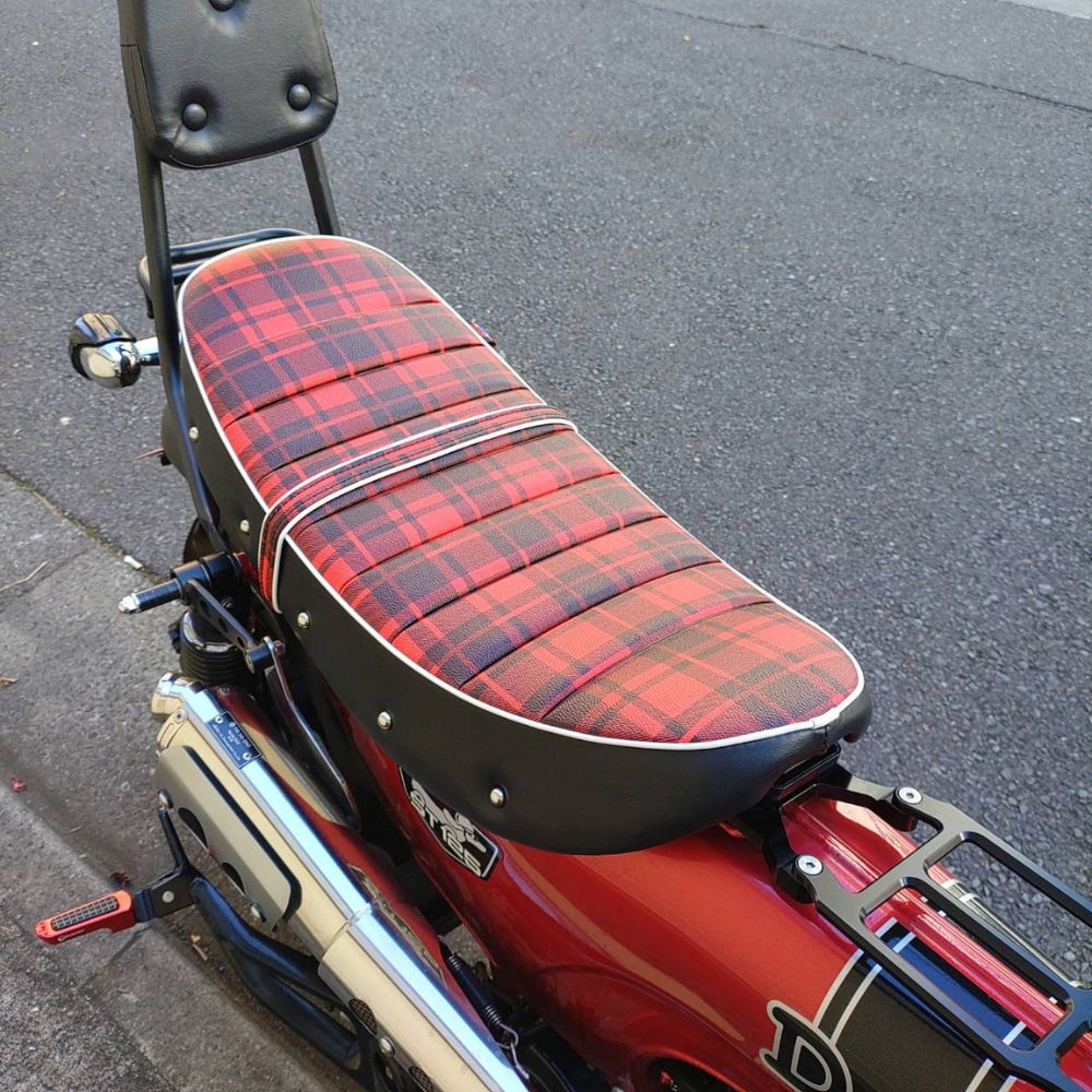 ホンダ（HONDA） ダックス125用交換シート タックロール レッド