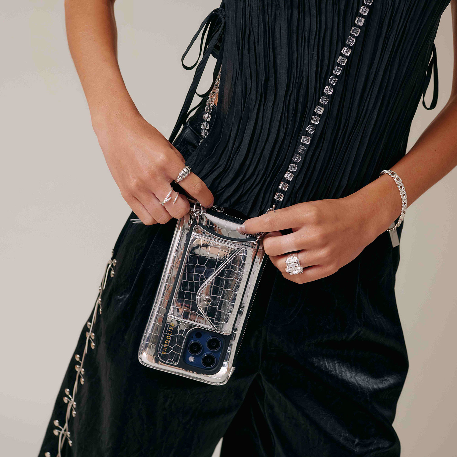 BANDOLIER（バンドリヤー） ポーチ スマホ 携帯 エキスパンデッド
