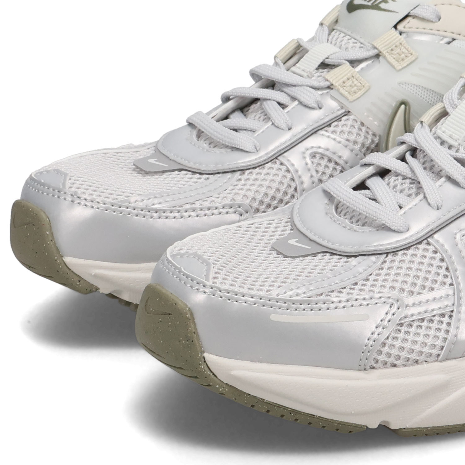 NIKE（ナイキ） NIKEウィメンズ V2K ラン スニーカー メンズ V2K RUN