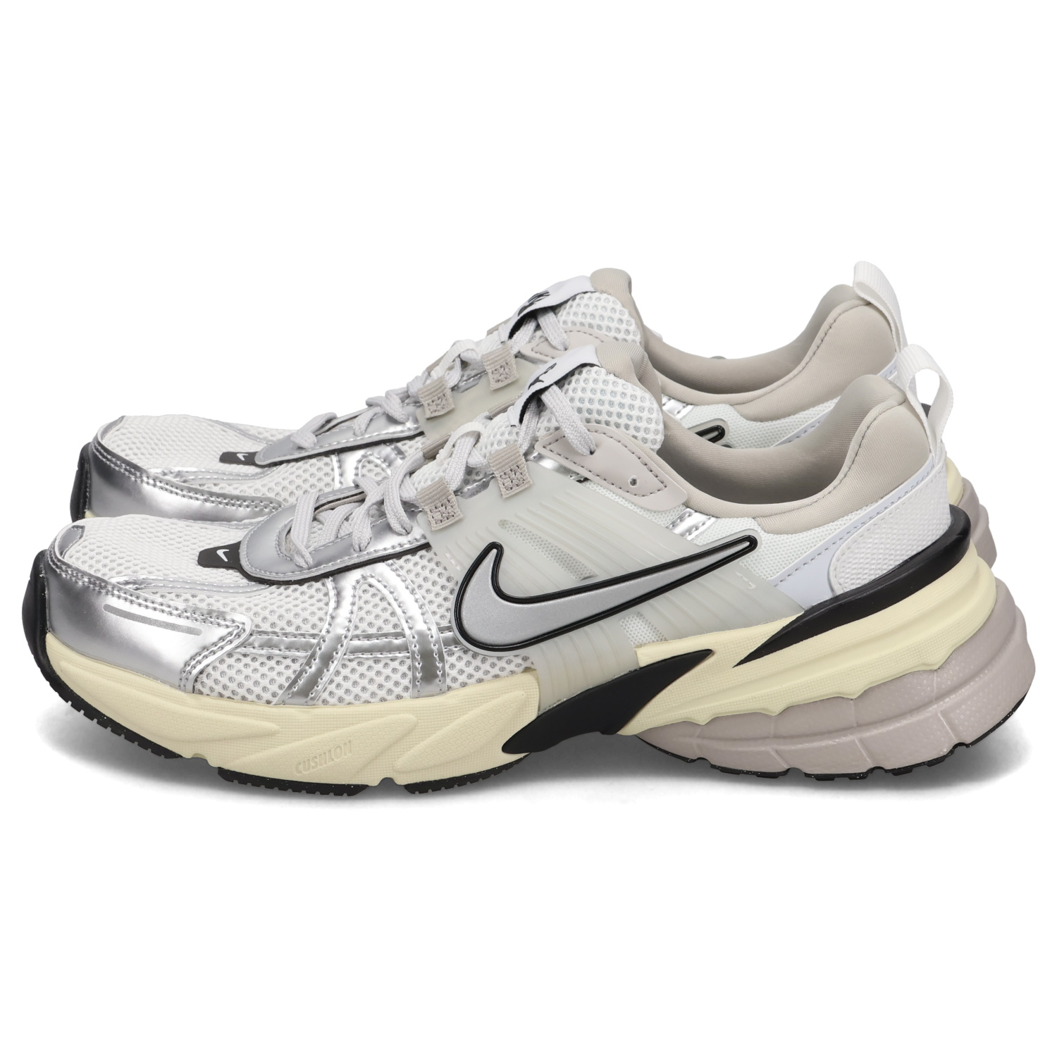 Nike ホワイト スリッポン - メルカリ