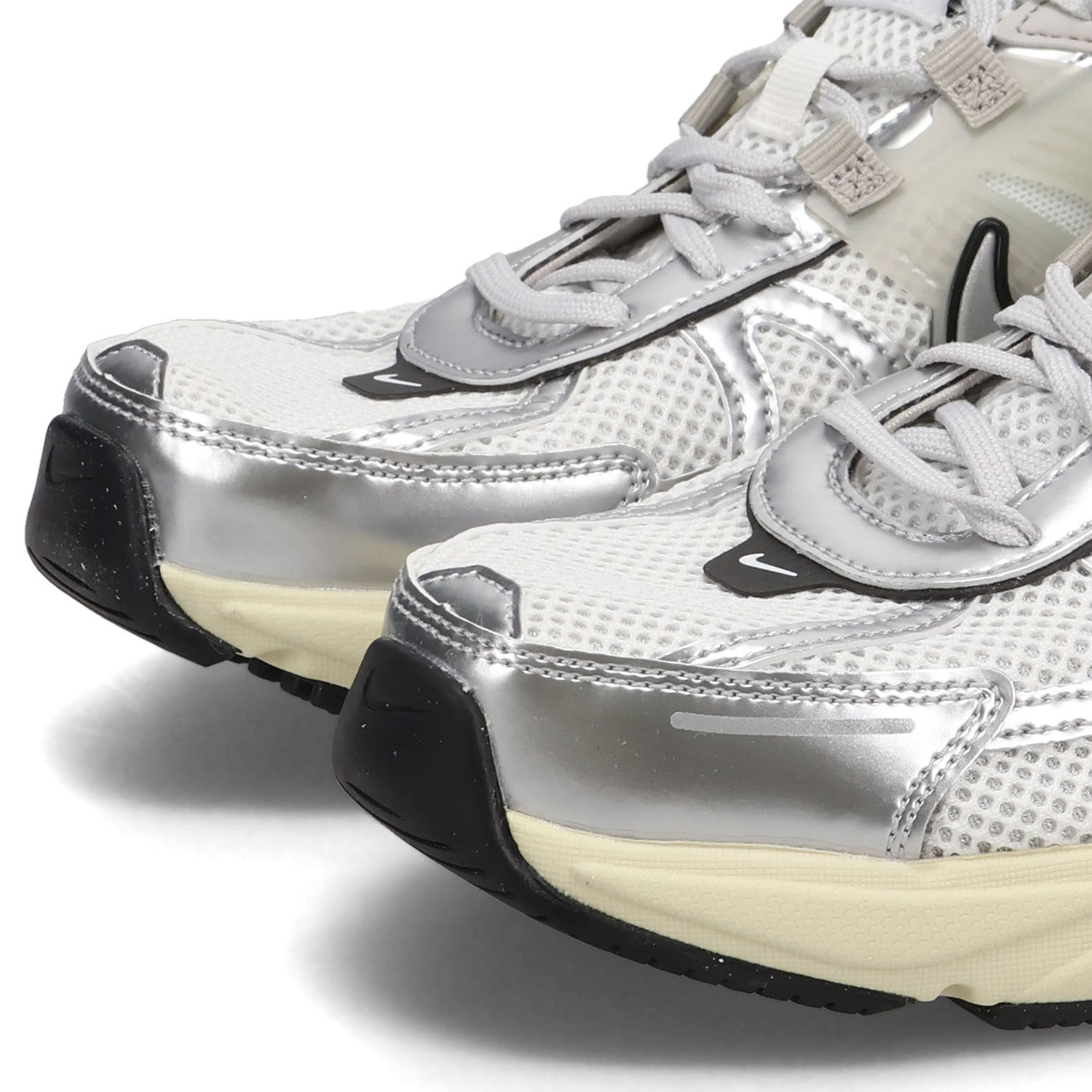 NIKEスニーカー　メンズ NIKE ナイキ V2K ラン スニーカー メンズ RUN グレー HJ4497-002