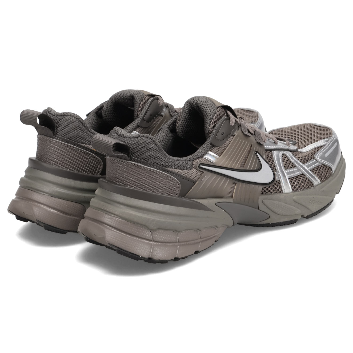 NIKE ナイキ スニーカー メンズ レディース V2K RUN ブラウン HQ1678